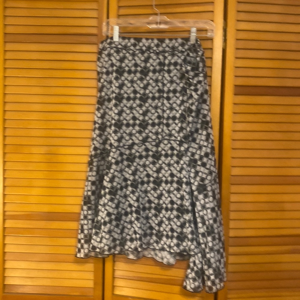 2022- Black and white flowing skirt